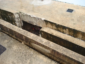 Poor Feng Shui- Empty space below building 3